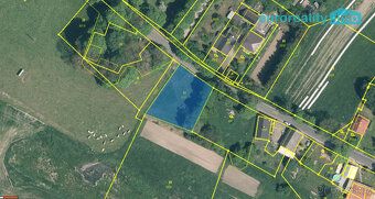 For sale: Building plot with cottage. The entire property is fenced