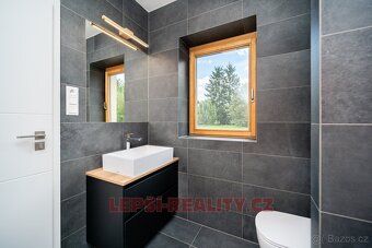 We offer exclusively for sale an above-standard family house