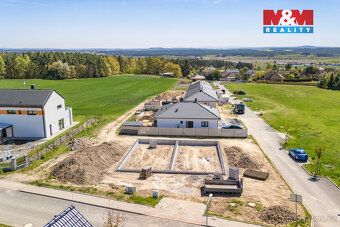We offer for sale a newly built family house in the new part of Kamenny Ujezd near Nýřany.