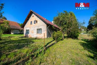 Nabízíme k prodeji samostatně stojící rodinný dům v klidné č