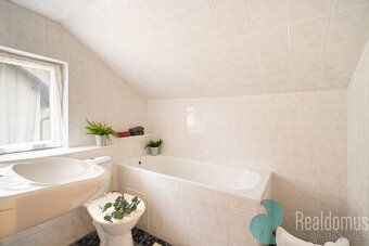 Společnost REALDOMUS Vám zprostředkuje prodej rodinného domu