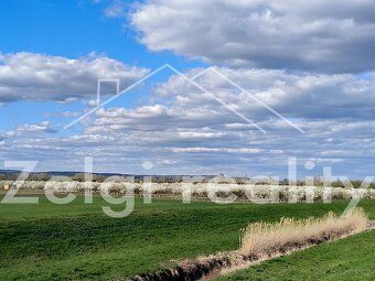 We offer for sale an integrated, fully productive fruit complex