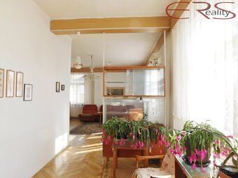 Ref #00655 For Sale spacious house in the very center of Janov