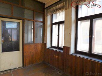 Ref #00655 For Sale spacious house in the very center of Janov