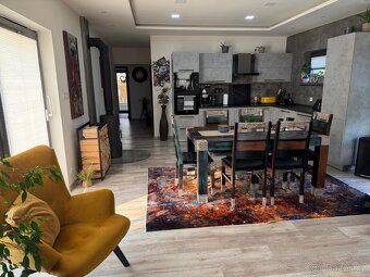 We offer an exceptional, modern family house with 5 bedrooms