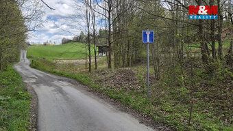 Nabízíme Vám pozemek k prodeji pozemek k bydlení. Kolem poze