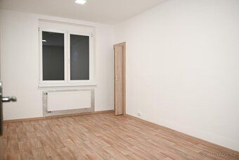 Nabízíme k pronájmu světlý byt 2+kk v osobním vlastnictví o 