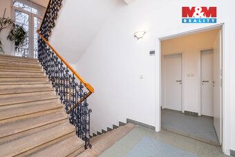We offer for rent an office of 18.8 m² in Kolovratska Street in Prague's Strasnice district.