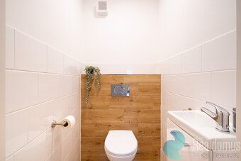 K prodeji nabízíme kompletně zrekonstruovaný činžovní dům v 
