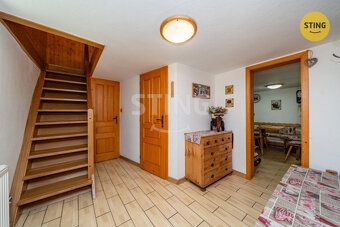 On behalf of the owner we offer for sale a picturesque cottage in