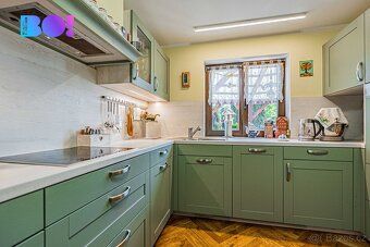 We offer exclusively for sale a spacious family house with usable area of approximately 160…