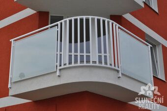 Nabízíme k pronájmu bytovou jednotku typu 2+kk s podlahovou 