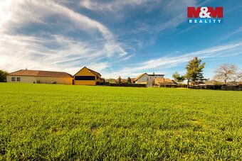 Prodej stavebního pozemku pro developerský projekt. Nabízíme
