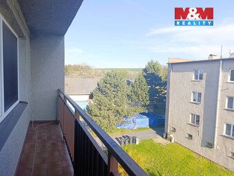 Dovolujeme si nabídnout k pronájmu byt 3+1 s balkonem, v níz