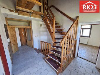Ev.č. 02057 Prodej prostorného rodinného domu o zastavěné pl