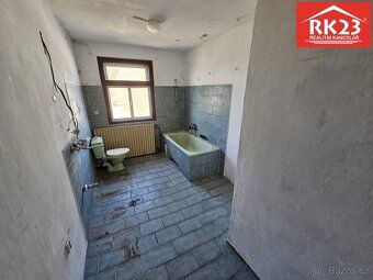 Ev.č. 02057 Prodej prostorného rodinného domu o zastavěné pl