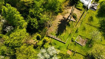 We offer for sale a plot of land measuring 400 m² in an attractive location
