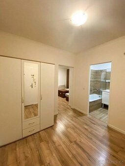 We offer for rent a bright and modern apartment in an attractive location