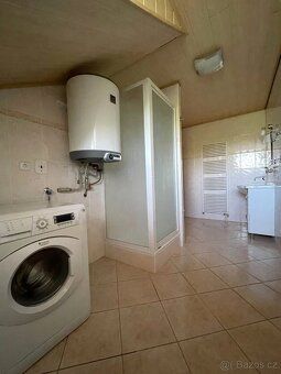 PRONÁJEM: Stylová podkrovní garsoniéra s balkonem – Kunovice