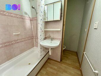 Nabízím Vám k prodeji družstevní byt o dispozici 2+1 a výměř