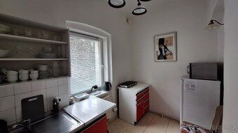 Pronájem části domu na léto! 🏠 Skvělá lokalita, soukromý vch