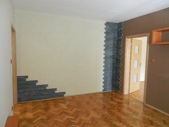 Pronájem bytu o výměře 71 m² v suterénu domu na ulici Obchod