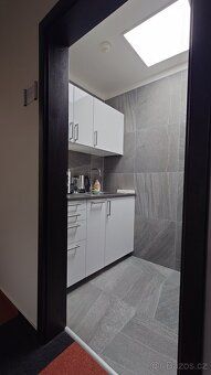 We offer for rent without commission a representative office space of 82.55 m² on the second…