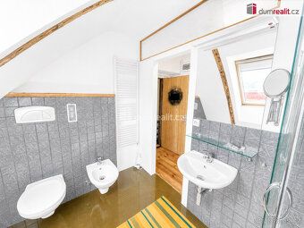 , Pronájem plně vybaveného podkrovního bytu 1+kk, 28 m² – Ús