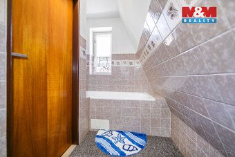 I am offering for sale a brick family house with a total area of 295 m²