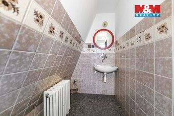 I am offering for sale a brick family house with a total area of 295 m²