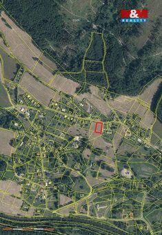 We offer for sale a plot of land measuring 1325 m², ideally situated on the south side in a…