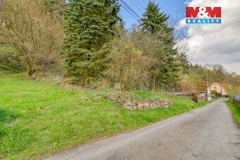 We offer for sale a cottage in the village of Michalovy Hory, near Planá