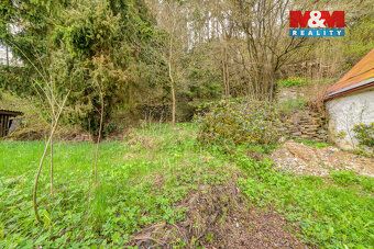 We offer for sale a cottage in the village of Michalovy Hory, near Planá
