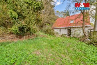 We offer for sale a cottage in the village of Michalovy Hory, near Planá