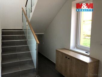 Nabízíme k pronájmu krásný rodinný dům na okraji obce Rakov,