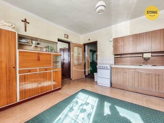 Hledáte dům, který nabízí klidné bydlení s rychlou dostupnos