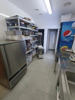 Nabízíme k převzetí kompletně připravený gastro prostor o ve