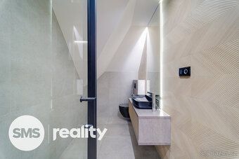 Introducing you a unique opportunity - luxuriously reconstructed family house with layout 5 +…