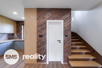 Introducing you a unique opportunity - luxuriously reconstructed family house with layout 5 +…