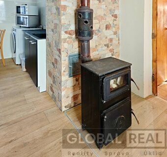 We offer for sale a partially renovated cottage with usable area of 55 sqm on a beautifully…