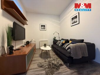 Nabízíme k pronájmu slunný, zrekonstruovaný byt, dispozice 2