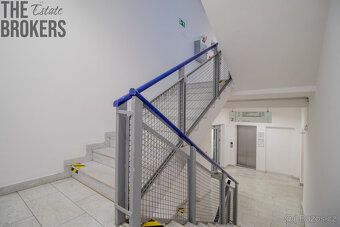 Nabízíme k pronájmu prostorné kanceláře ve 2. patře moderní 