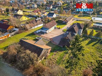 Nabízíme k prodeji prostorný rodinný dům – statek ve Starých