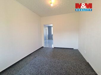 Pronájem prostorného bytu 3+1 o užitné ploše 70 m² s lodžií.