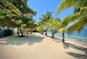As mentioned in the book 'The Life of a Designer', this contemporary villa on Roatan Island…