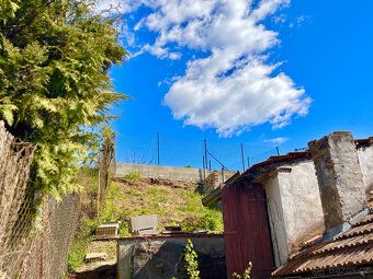 Under exclusive representation of the owner I offer for sale a terraced family house with…