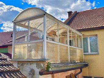 Under exclusive representation of the owner I offer for sale a terraced family house with…