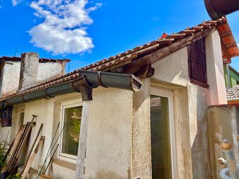 Under exclusive representation of the owner I offer for sale a terraced family house with…