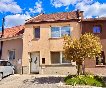 Under exclusive representation of the owner I offer for sale a terraced family house with…