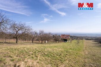 Nabízíme k pozemek určený k výstavbě RD v obci Polešovice. P